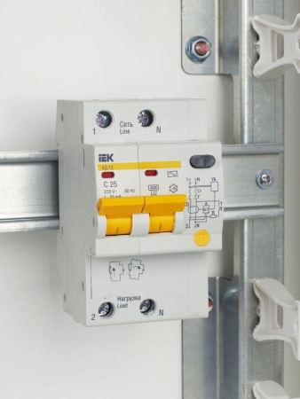 Выключатель автоматический дифференциального тока 2п C 25А 30мА тип AC 4.5кА АД-12 KARAT IEK MAD10-2-025-C-030