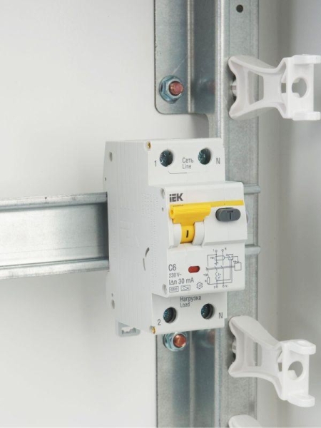 Выключатель автоматический дифференциального тока 2п (1P+N) C 6А 30мА тип A 6кА АВДТ-32 KARAT IEK MAD22-5-006-C-30