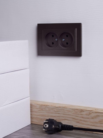 Розетка 2-м СП BRITE РС12-2-БрТБ 10А в сборе без заземл. без защ. шторок бр. IEK BR-R20-10-K45-F