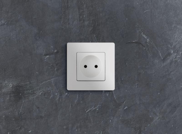 Розетка 1-м СП Etika 16А IP20 250В 2P без заземл. немецк. стандарт винтов. клеммы механизм бел. IEK 672220