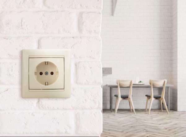 Розетка 1-м СП Valena 16А IP20 с заземл. на винтах механизм сл. кость IEK 774320