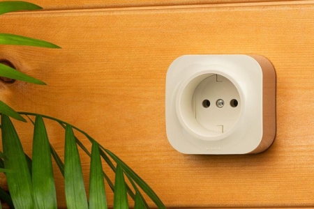 Розетка 1-м ОП Quteo 16А IP20 2P без заземл. без защ. шторок сл. кость IEK 782240