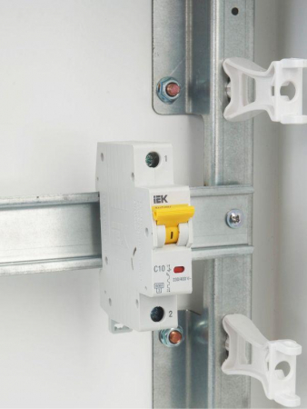 Выключатель автоматический модульный 1п C 10А 6кА ВА47-60M KARAT IEK MVA31-1-010-C