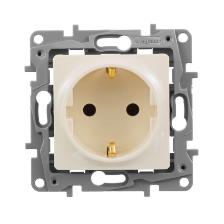 Розетка 1-м СП Etika 16А IP20 250В 2P+E с заземл. немецк. стандарт винтов. клеммы механизм сл. кость IEK 672321