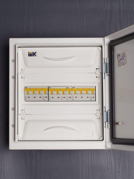 Выключатель автоматический модульный 3п C 40А 6кА ВА47-60M KARAT IEK MVA31-3-040-C
