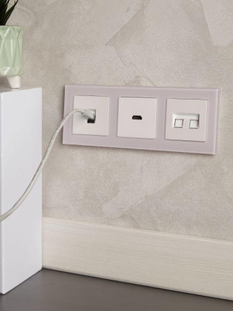 Рамка 3-м BRITE РУ-3-2-Бр стекло розовый матов. IEK BR-M32-G-31-K14