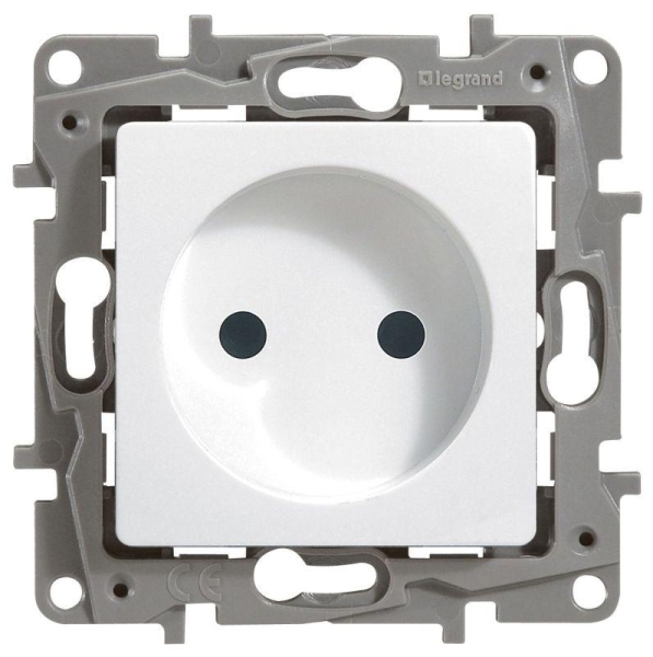 Розетка 1-м СП Etika 16А IP20 250В 2P без заземл. немецк. стандарт винтов. клеммы механизм бел. IEK 672220