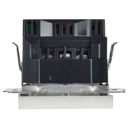 Розетка BRITE РЮш10-1-БрБ 16А с USB A+A 2.1А с заземл. защ. шторки механизм бел. IEK BR-R14-16-U21-D21-K01