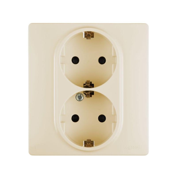 Розетка Inspiria 16А 250В 2х2P+E защ. шторки безвинт. зажимы сл. кость IEK 673756