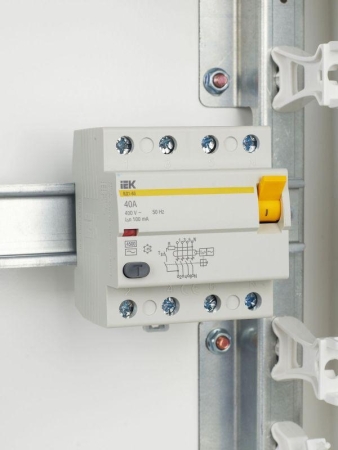 Выключатель дифференциального тока (УЗО) 4п 40А 100мА тип AC ВД1-63 KARAT IEK MDV10-4-040-100