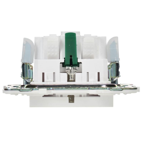 Розетка SKANDY 16А с заземл. защ. шторки SK-R04W арктич. бел. IEK SK-R14-16-K01