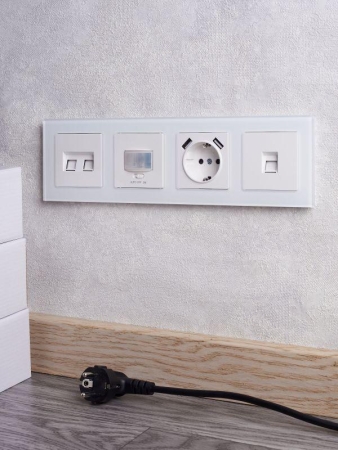 Рамка 4-м BRITE РУ-4-2-Бр стекло бел. матов. IEK BR-M42-G-31-K01