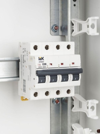 Выключатель автоматический модульный 4п C 20А M06N ARMAT IEK AR-M06N-4-C020