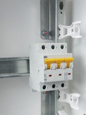 Выключатель автоматический модульный 3п C 6А 6кА ВА47-60M KARAT IEK MVA31-3-006-C