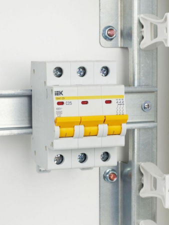 Выключатель автоматический модульный 3п C 25А 4.5кА ВА47-29 KARAT IEK MVA20-3-025-C