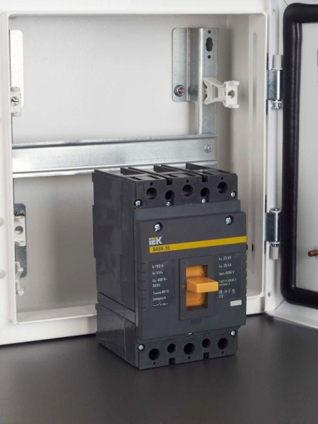 Выключатель автоматический 3п 160А 35кА ВА 88-35 KARAT IEK SVA30-3-0160