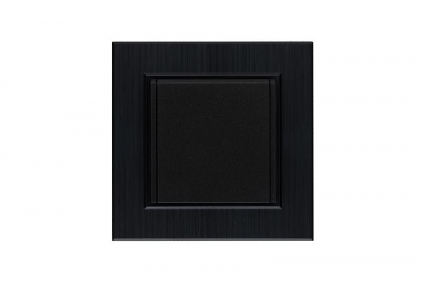 Розетка 1-м с крышкой Karea LINE STAR с заземл. чер. Makel 86054029