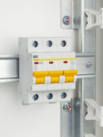 Выключатель автоматический модульный 3п B 25А 4.5кА ВА47-29 KARAT IEK MVA20-3-025-B