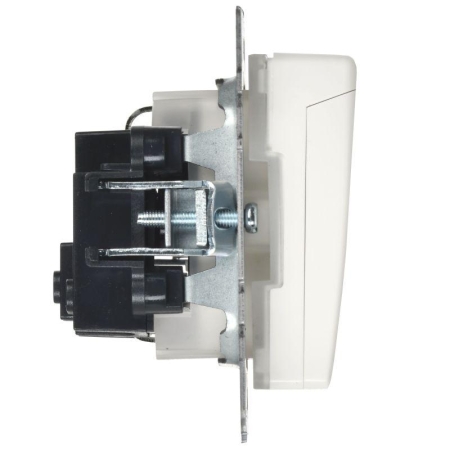 Розетка BRITE РСбш10-3-44-БрБ 16А IP44 с заземл. защ. шторки с крышкой механизм бел. IEK BR-R16-16-44-K01