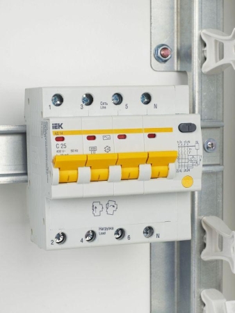 Выключатель автоматический дифференциального тока 4п C 25А 30мА тип AC 4.5кА АД-14 KARAT IEK MAD10-4-025-C-030