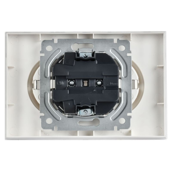 Розетка 2-м СП BRITE РСш12-3-БрАБ 16А в сборе с заземл. защ. шторки арктич. бел. IEK BR-R24-16-K91-F