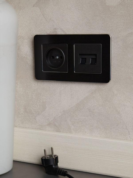 Рамка 2-м BRITE РУ-2-1-Бр метал. черн. RE AL IEK BR-M22-M-21-K02