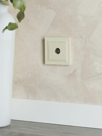 Розетка телевизионная оконечная TV СП Brite РТВ11-0-БрКр механизм беж. IEK BR-A10-O-K10