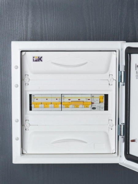 Выключатель автоматический модульный 3п D 80А 10кА ВА47-100 KARAT IEK MVA40-3-080-D
