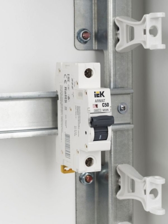 Выключатель автоматический модульный 1п C 50А M06N ARMAT IEK AR-M06N-1-C050