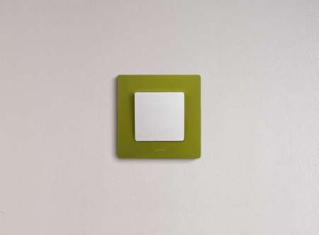 Выключатель 1-кл. СП Etika 10А IP20 250В 10AX безвинтов. зажимы механизм бел. IEK 672201