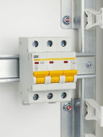 Выключатель автоматический модульный 3п C 20А 4.5кА ВА47-29 KARAT IEK MVA20-3-020-C
