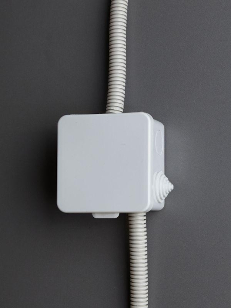 Коробка распаячная ОП 80х80х50 IP54 КМ41238 откид. крышка 7 вводов (7035) IEK UKO31-080-080-050-K03-54