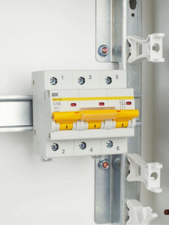 Выключатель автоматический модульный 3п C 100А 10кА ВА47-100 KARAT IEK MVA40-3-100-C