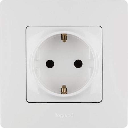 Розетка 1-м СП Etika 16А IP20 250В 2P+E с заземл. немецк. стандарт винтов. клеммы механизм бел. IEK 672221