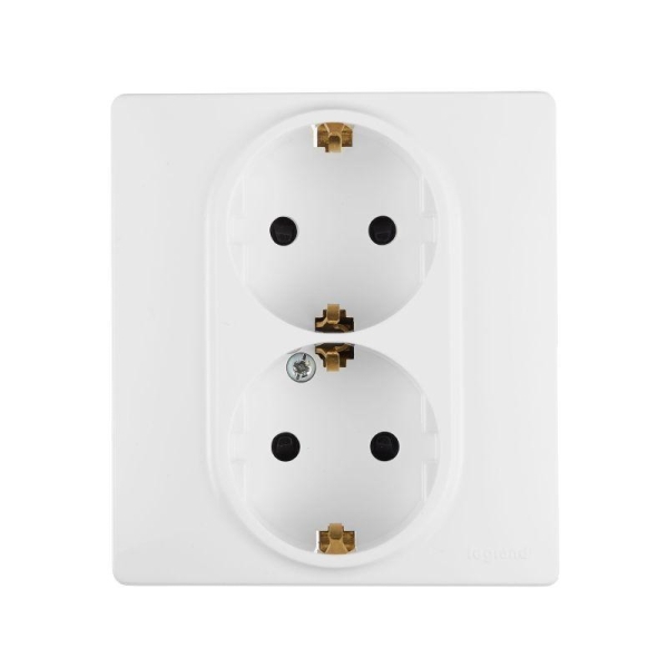 Розетка Inspiria 16А 250В 2х2P+E защ. шторки безвинт. зажимы бел. IEK 673755