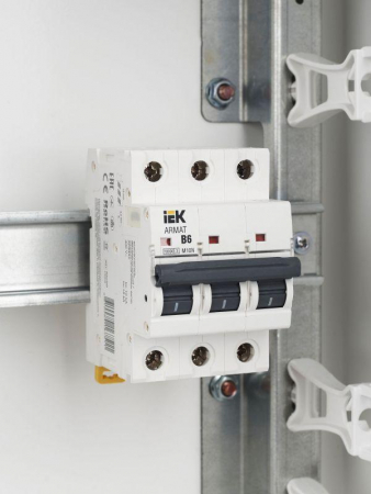 Выключатель автоматический модульный 3п B 6А M10N ARMAT IEK AR-M10N-3-B006