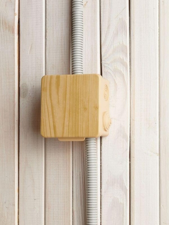 Коробка распаячная ОП КМ 80х80х50 IP54 откид. крышка 7 вводов сосна IEK UKO31-080-080-050-K34-54