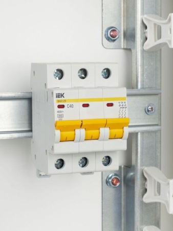 Выключатель автоматический модульный 3п C 40А 4.5кА ВА47-29 KARAT IEK MVA20-3-040-C