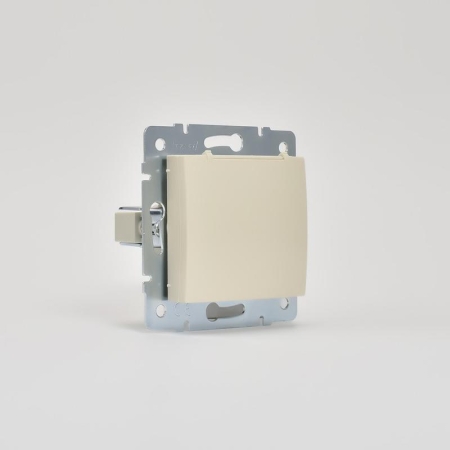 Розетка 1-м СП Karina с заземл. с крышкой термопласт механизм крем. LEZARD 707-0388-123B