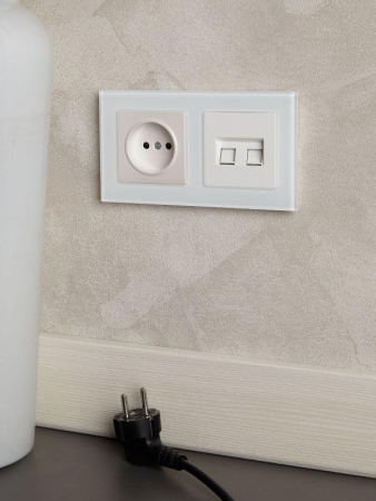 Рамка 2-м BRITE РУ-2-2-Бр стекло бел. матов. IEK BR-M22-G-31-K01