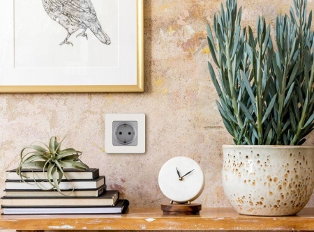 Розетка 1-м СП Inspiria 16А IP20 250В 2P+E немецк. стандарт механизм алюм. IEK 673722