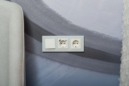 Рамка 3-м BRITE РУ-3-2-Бр стекло бел. матов. IEK BR-M32-G-31-K01