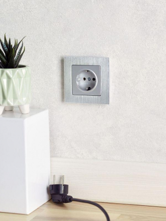 Розетка BRITE РС11-1-0-БрА 16А с заземл. без защ. шторки механизм алюм. IEK BR-R11-16-K47