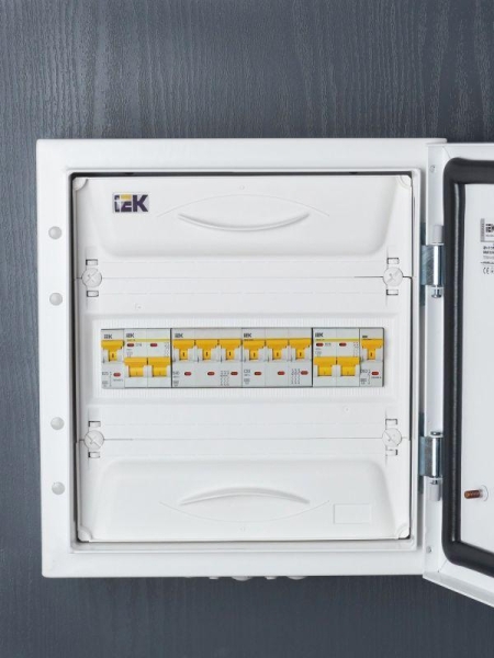 Выключатель автоматический модульный 3п C 50А 6кА ВА47-60M KARAT IEK MVA31-3-050-C