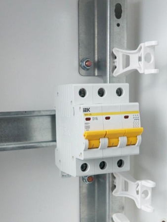 Выключатель автоматический модульный 3п D 16А 4.5кА ВА47-29 KARAT IEK MVA20-3-016-D