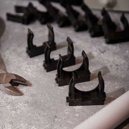 Держатель для труб (клипса) d32мм для монтажного пистолета черн. Rexant 28-0432-2