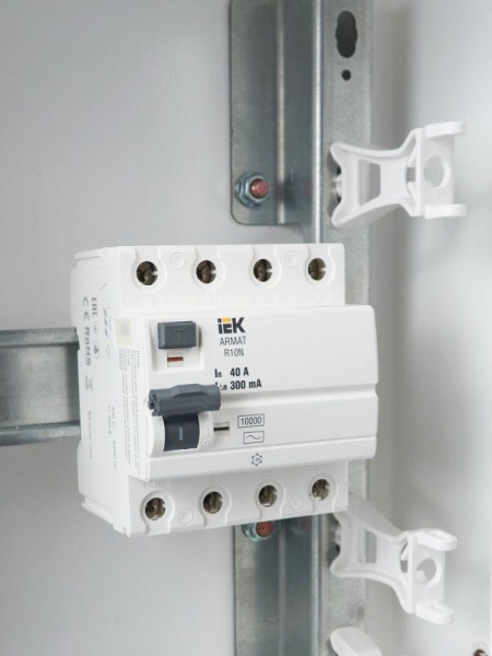 Выключатель дифференциального тока (УЗО) 4п 40А 300мА тип AC ВДТ R10N ARMAT IEK AR-R10N-4-040C300