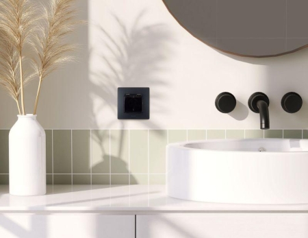 Розетка 1-м СП Etika 16А IP44 250В с заземл. со шторками с защ. крышкой безвинтов. зажимы антрацит IEK 672626