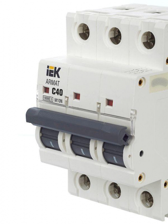 Выключатель автоматический модульный 3п C 40А M10N ARMAT IEK AR-M10N-3-C040