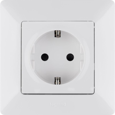 Розетка 1-м СП Valena Life 16А IP20 250В 2P+E защ. шторки безвинтов. клеммы с лицев. панелью механизм бел. Leg 753420